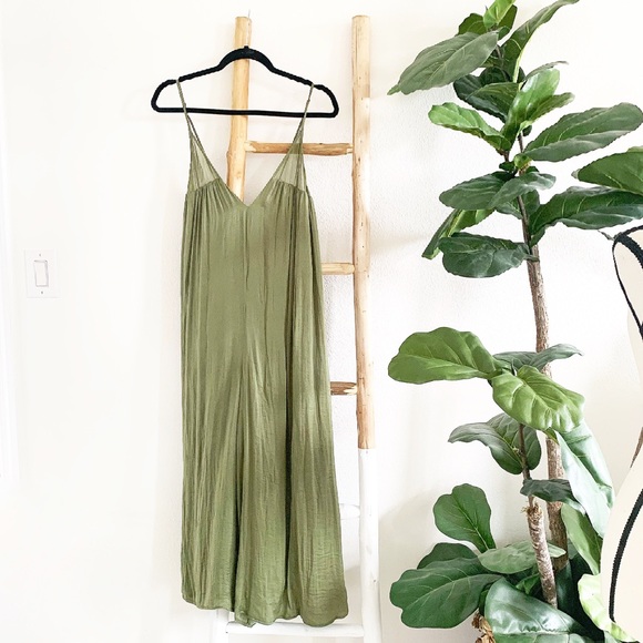🔥Free People Parker Jumpsuit Satin Silky Green🔥 - Picture 2 of 10